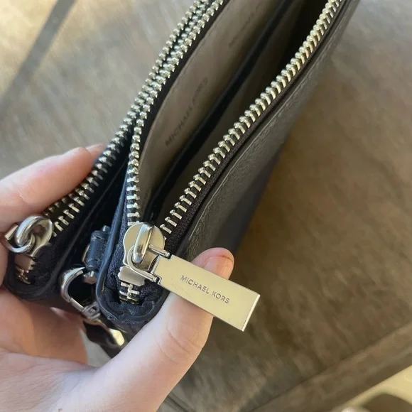 🌷HP🌷Michael Kors Adele Double-Zip Crossbody - Picture 12 of 12